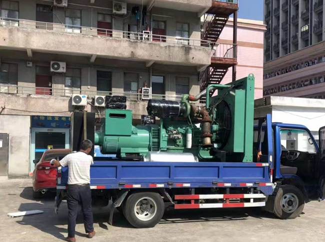 柬埔寨客戶采購的450kw康明斯二手發(fā)電機