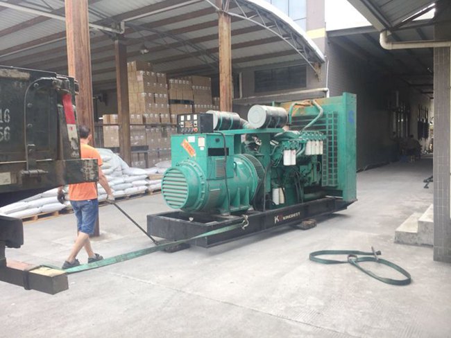 工廠二手發(fā)電機組收購現(xiàn)場